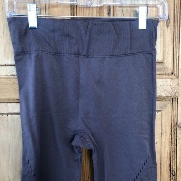 Fabletics Medium Purple SculptKnit Openwork 7/8 Leggings‎ - Picture 3 of 9